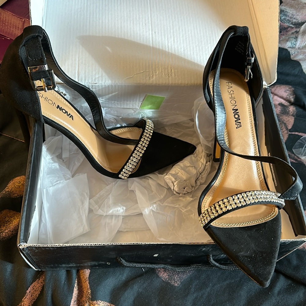 FashionaNova Vicky Pumps